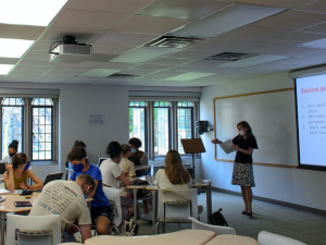 Deb Reisinger teaching her French 325S students